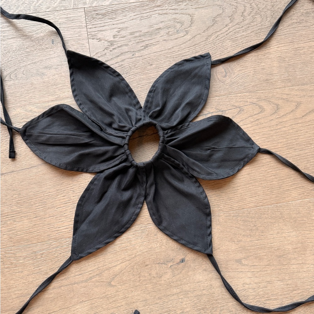Cider Black Flower Tie Top XS